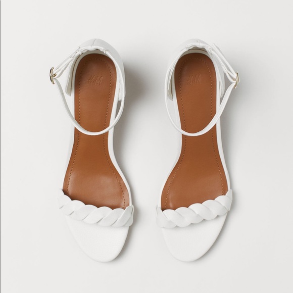 H&M faux leather sandal. - Picture 3 of 4